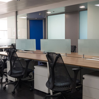 открытое пространство под офис без разделительных стен для любых формул совместного офиса